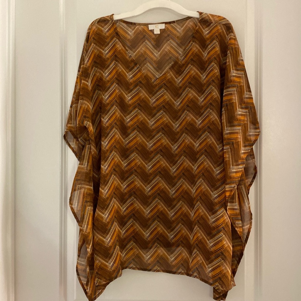 Sheer, short sleeve top